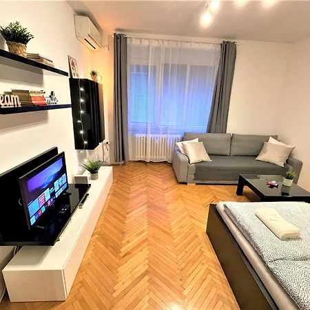 Apartment Helen - Old Town, Ac Братислава Екстериор снимка