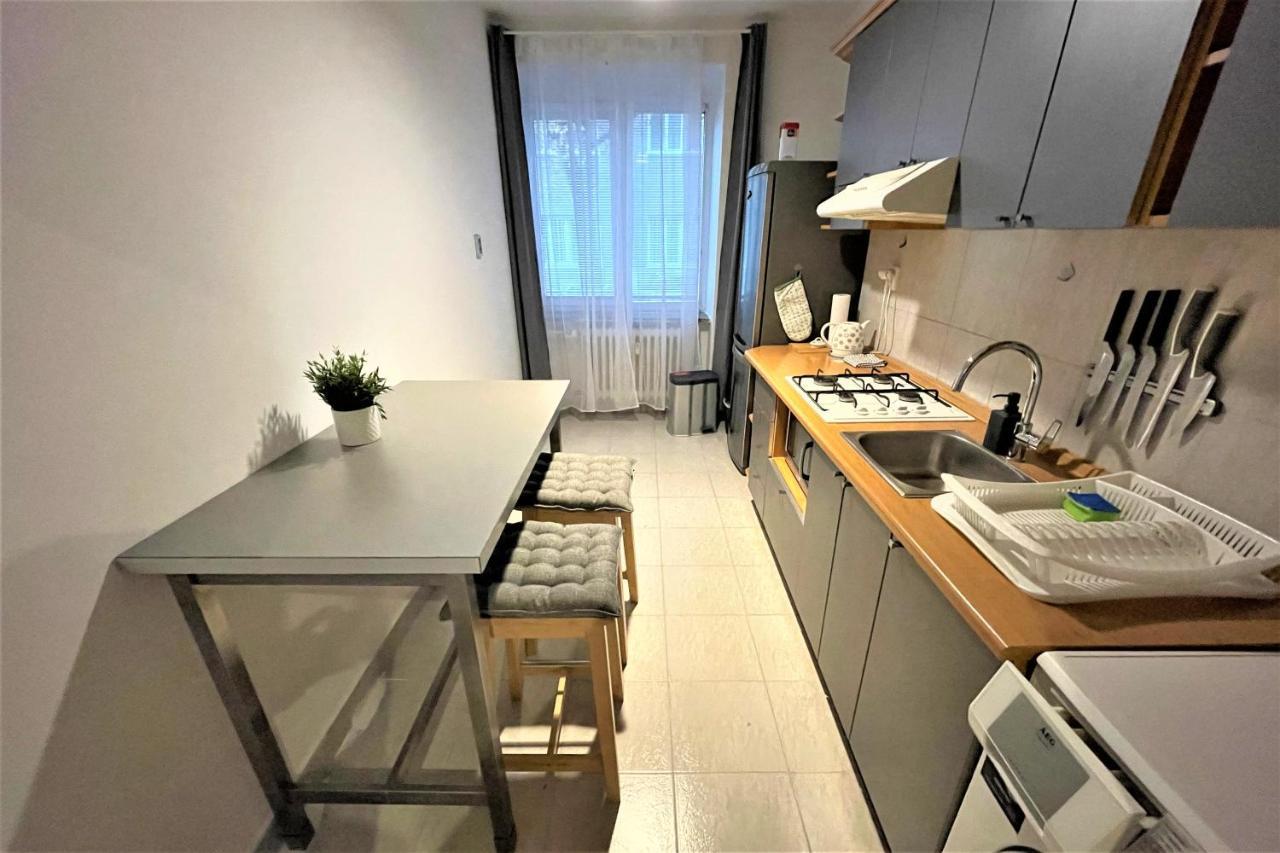 Apartment Helen - Old Town, Ac Братислава Екстериор снимка