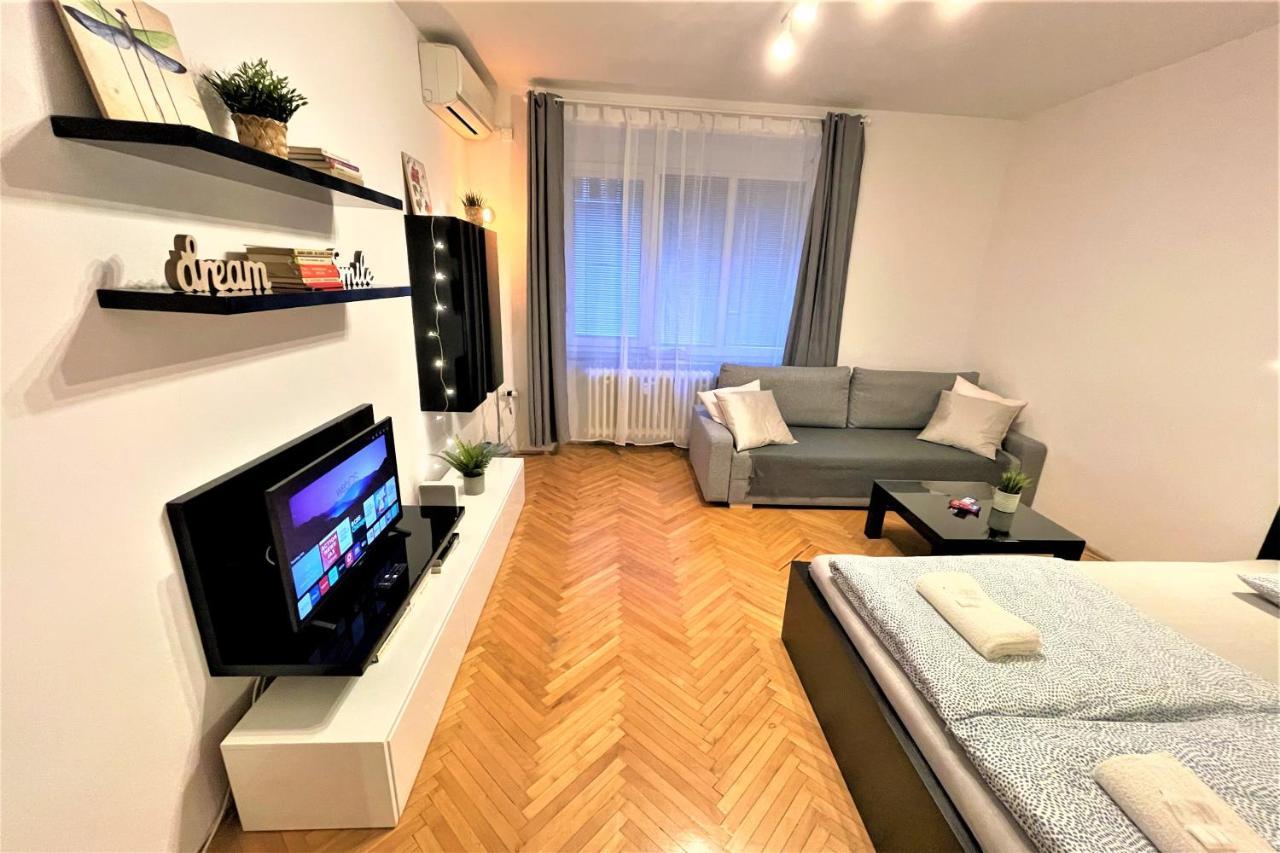 Apartment Helen - Old Town, Ac Братислава Екстериор снимка