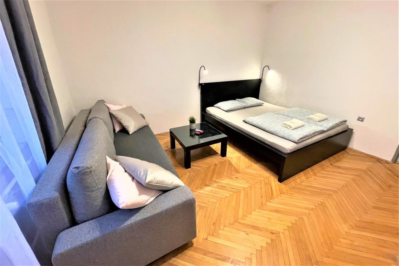 Apartment Helen - Old Town, Ac Братислава Екстериор снимка