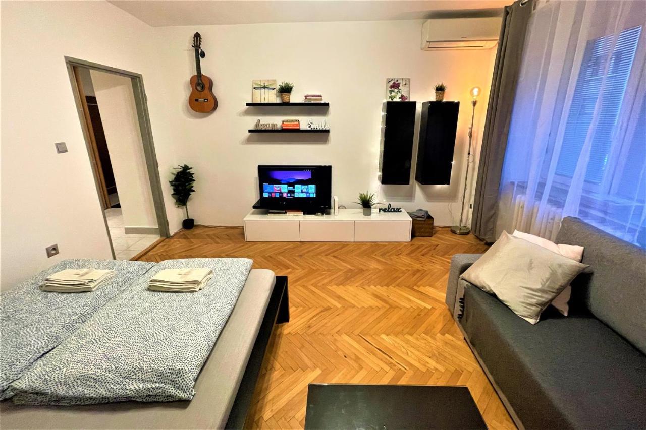 Apartment Helen - Old Town, Ac Братислава Екстериор снимка