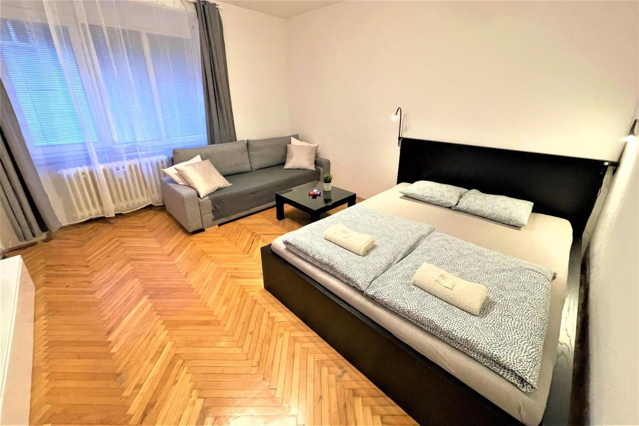Apartment Helen - Old Town, Ac Братислава Екстериор снимка