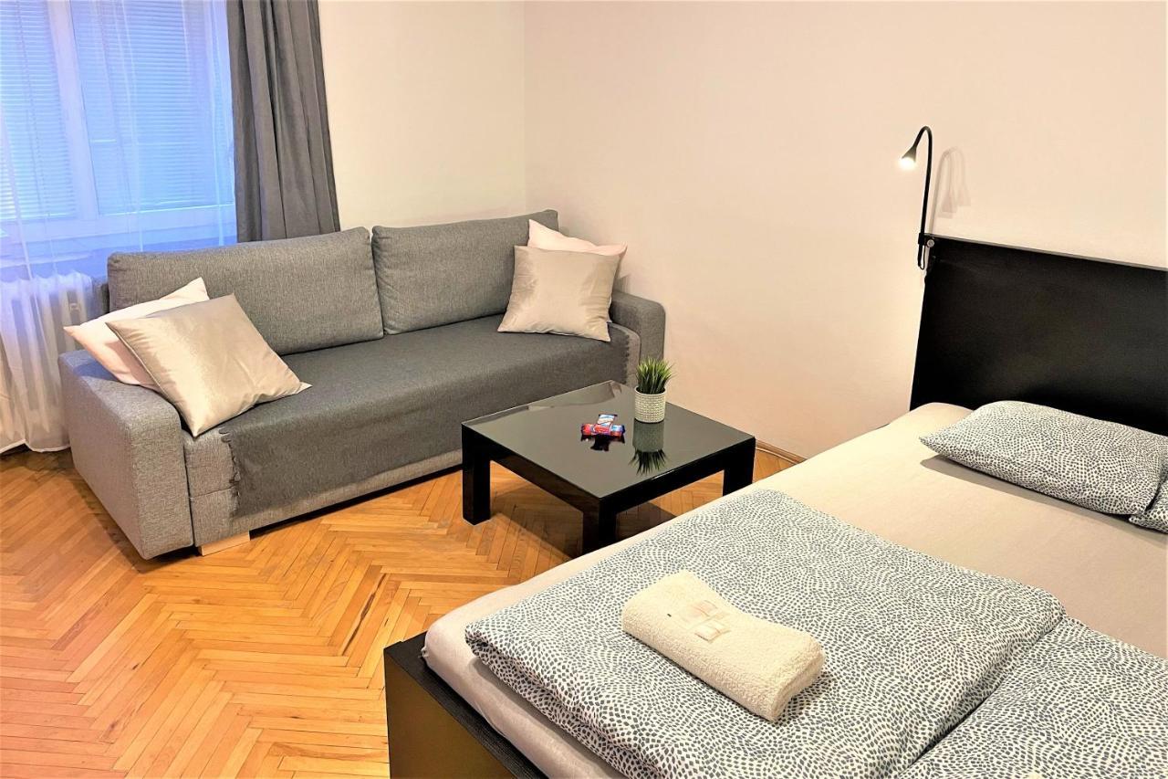 Apartment Helen - Old Town, Ac Братислава Екстериор снимка