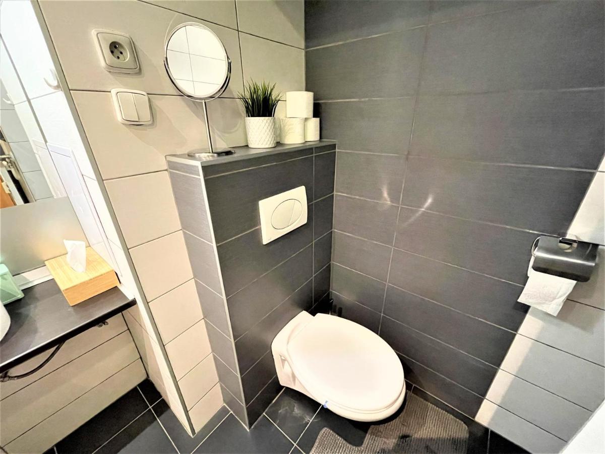 Apartment Helen - Old Town, Ac Братислава Екстериор снимка